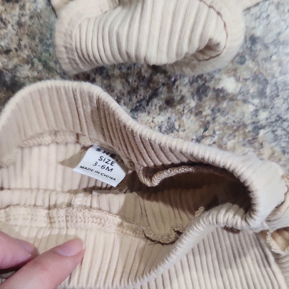 SHEIN Kids Cream Ribbed Overalls Set - Picture 3 of 7